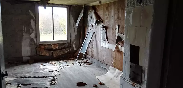 Why Selling a Distressed House Through Traditional Methods Fails in Chicago